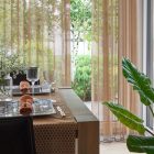 Hímzett Gardisette függöny téglavörös apró mintákkal