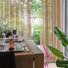 Hímzett Gardisette függöny téglavörös apró mintákkal