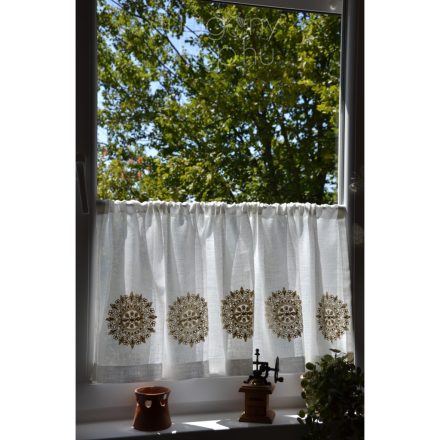 Vitrázsfüggöny hímzett mandala mintákkal
